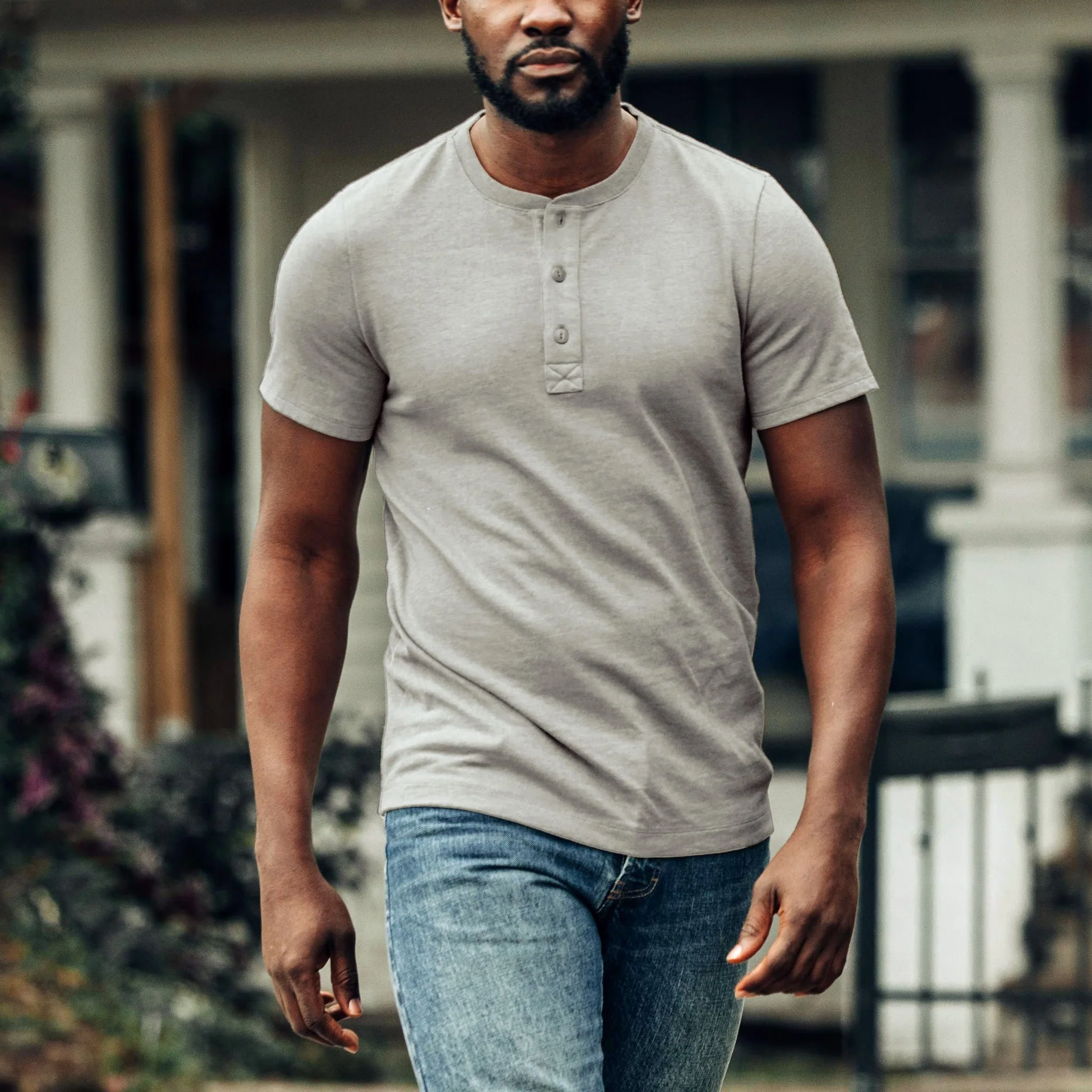 The Short Sleeve Heavy Bag Henley in Fog - Image 4