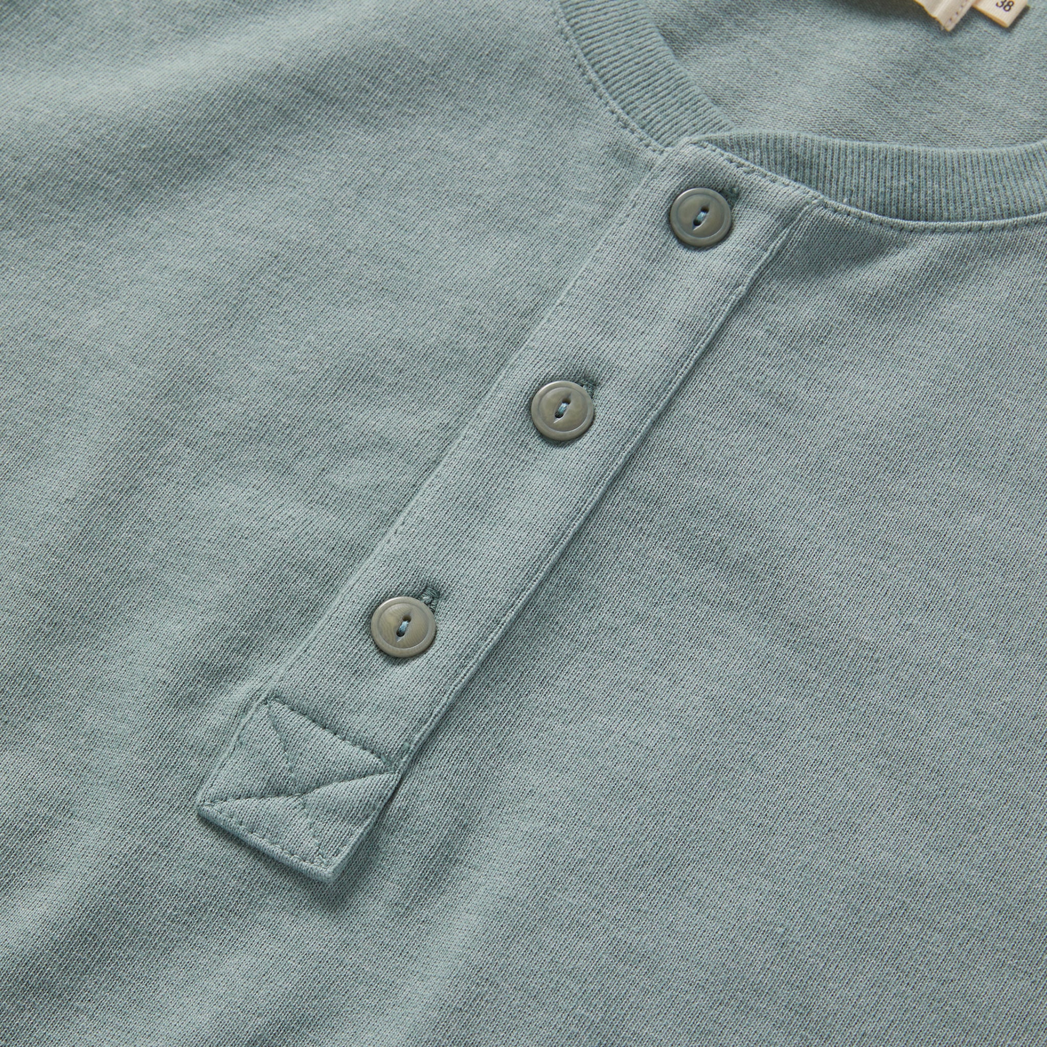 The Short Sleeve Heavy Bag Henley in Slate - Image 6