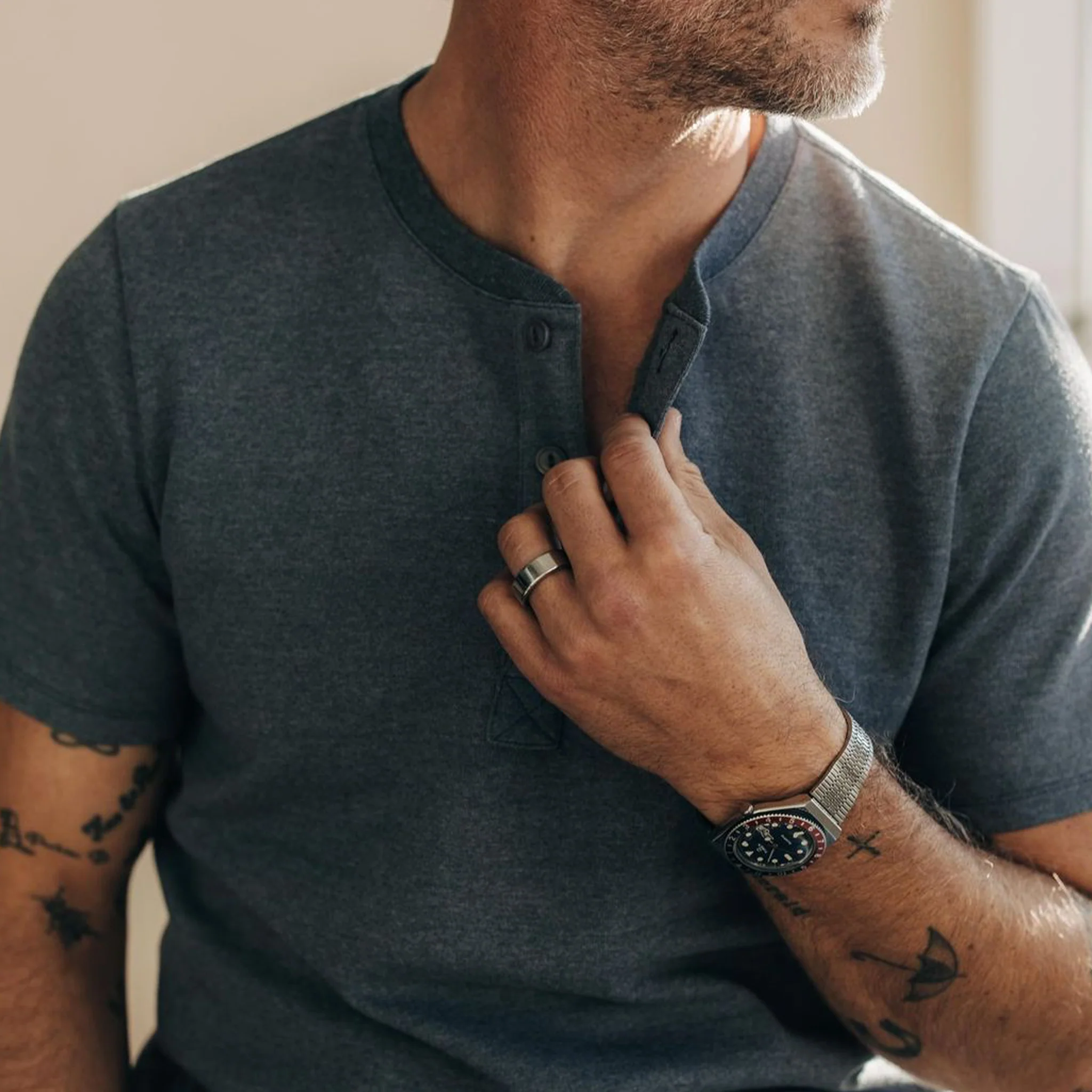 The Short Sleeve Heavy Bag Henley in Storm - Image 2