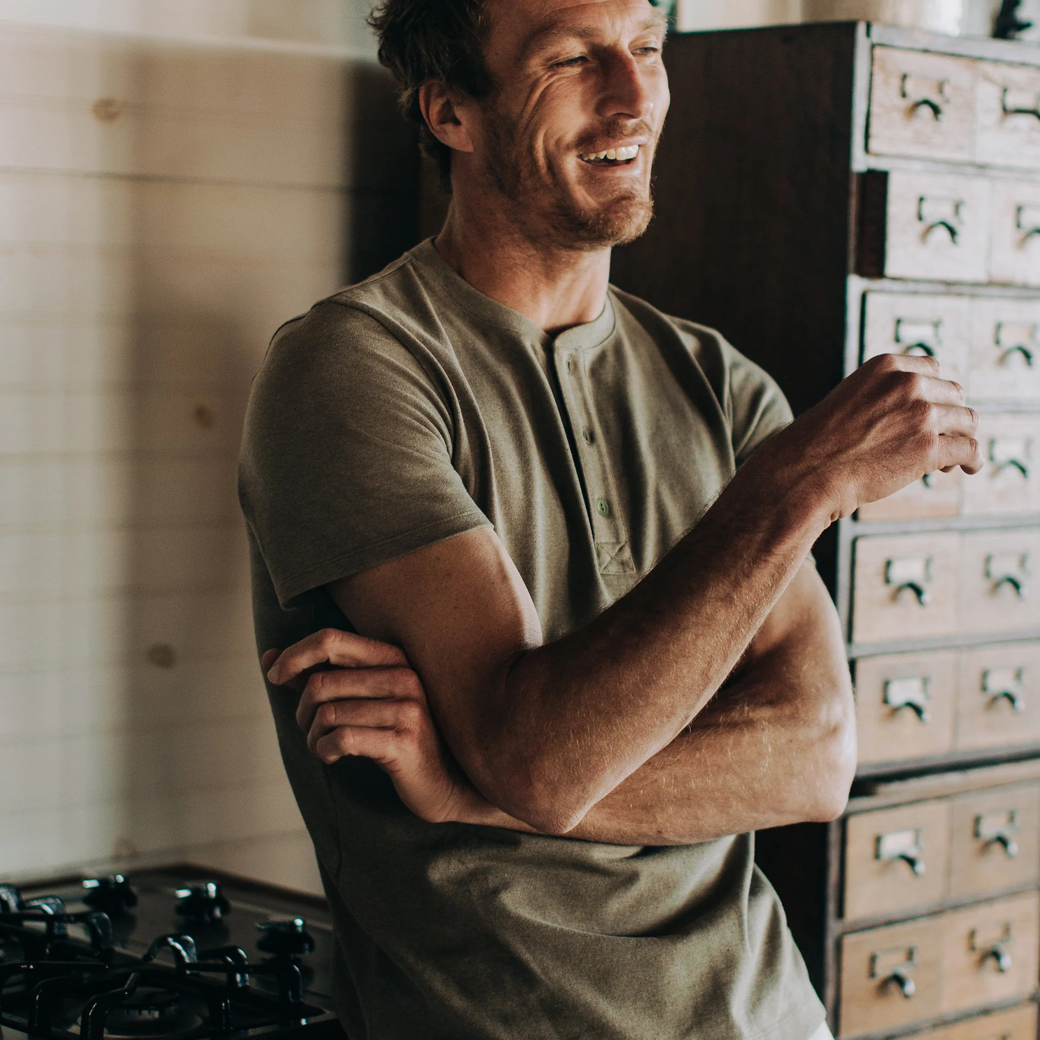 The Short Sleeve Heavy Bag Henley in Washed Olive - Image 4