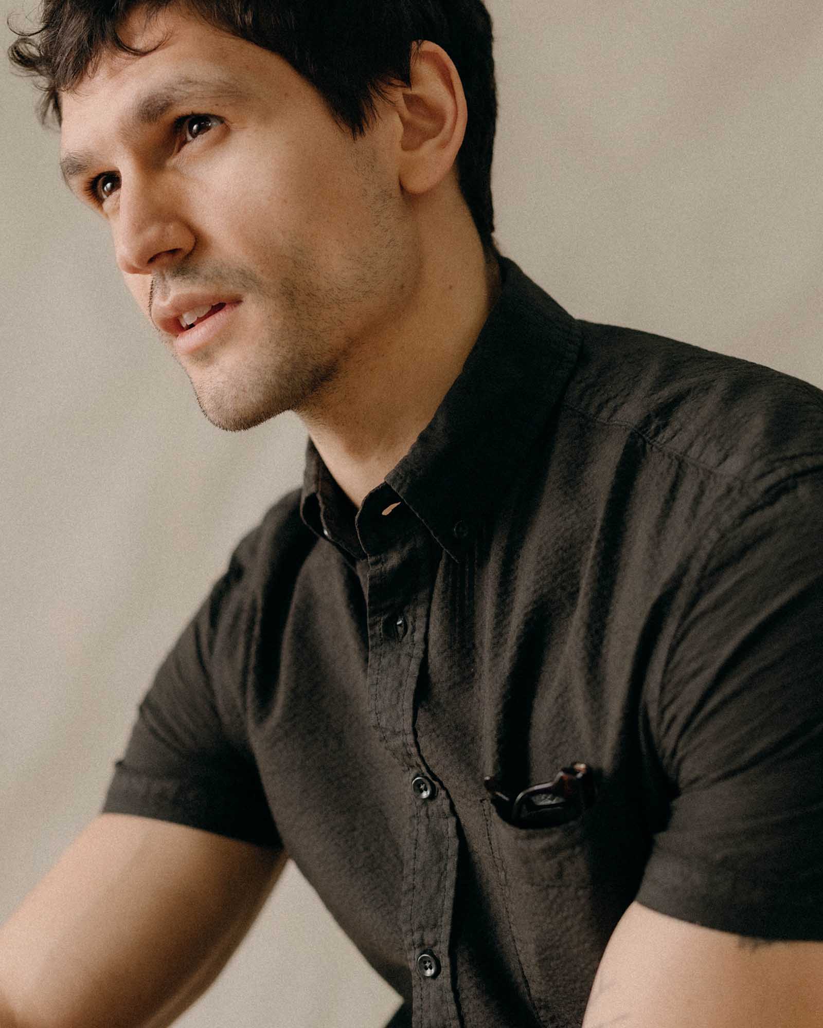 The Short Sleeve Jack in Faded Black Seersucker - Image 2