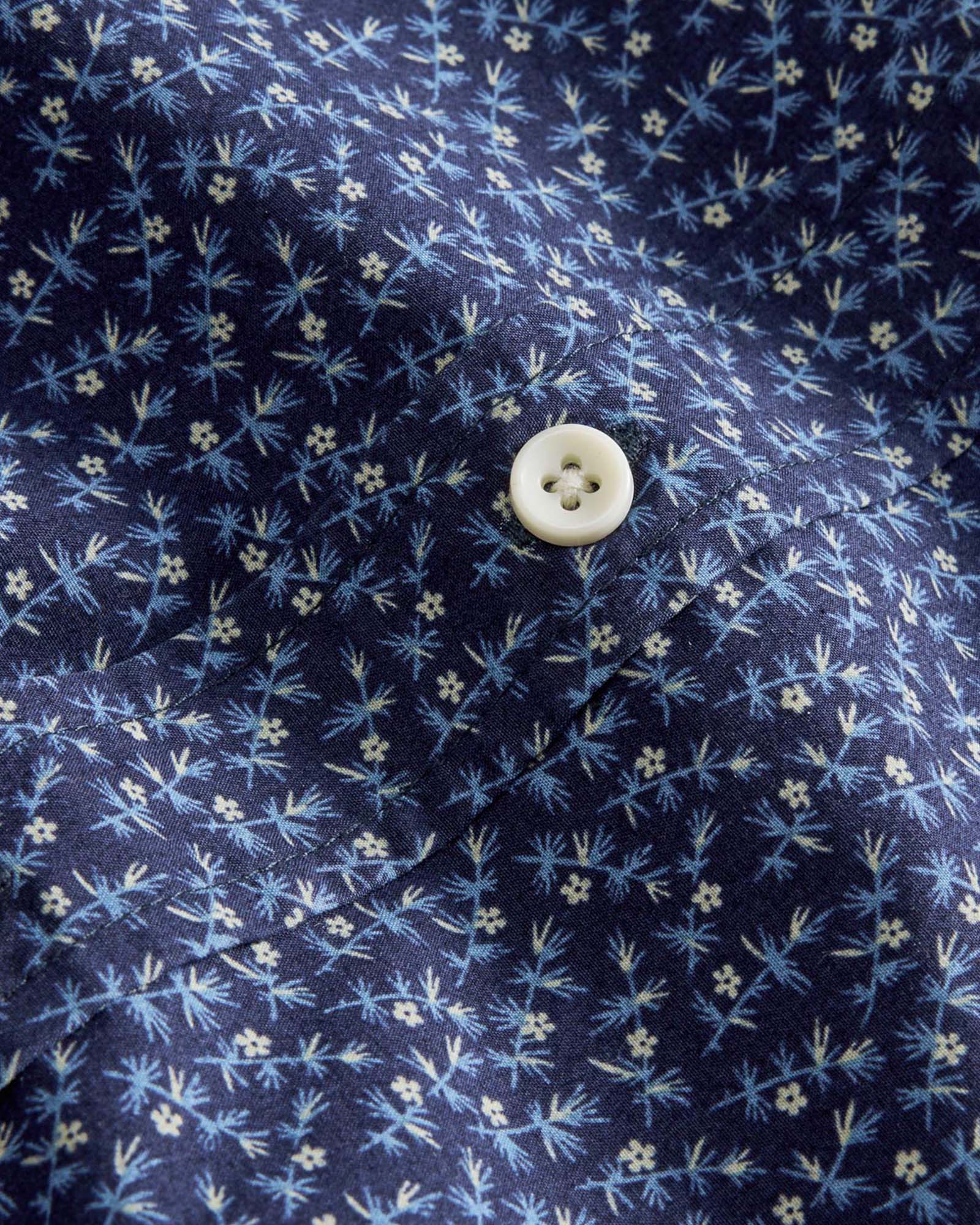 The Short Sleeve Jack in Falling Floral - Image 5