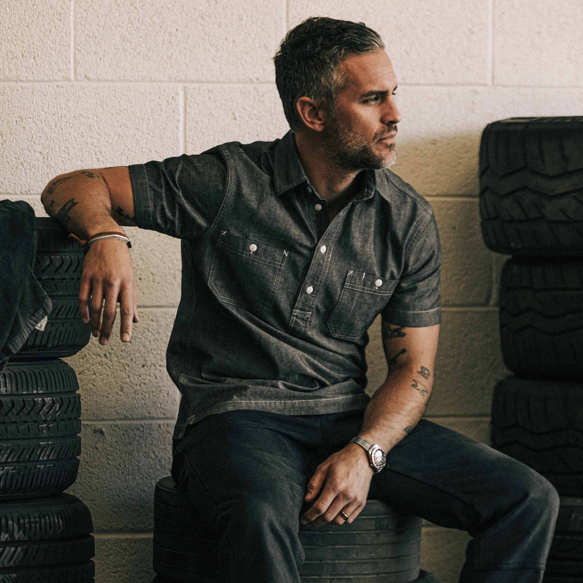 The Short Sleeve Popover in Charcoal Chambray - Image 2