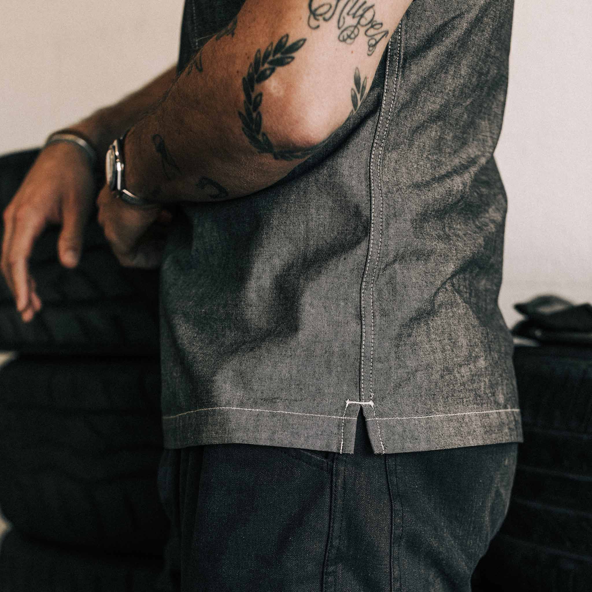 The Short Sleeve Popover in Charcoal Chambray - Image 4