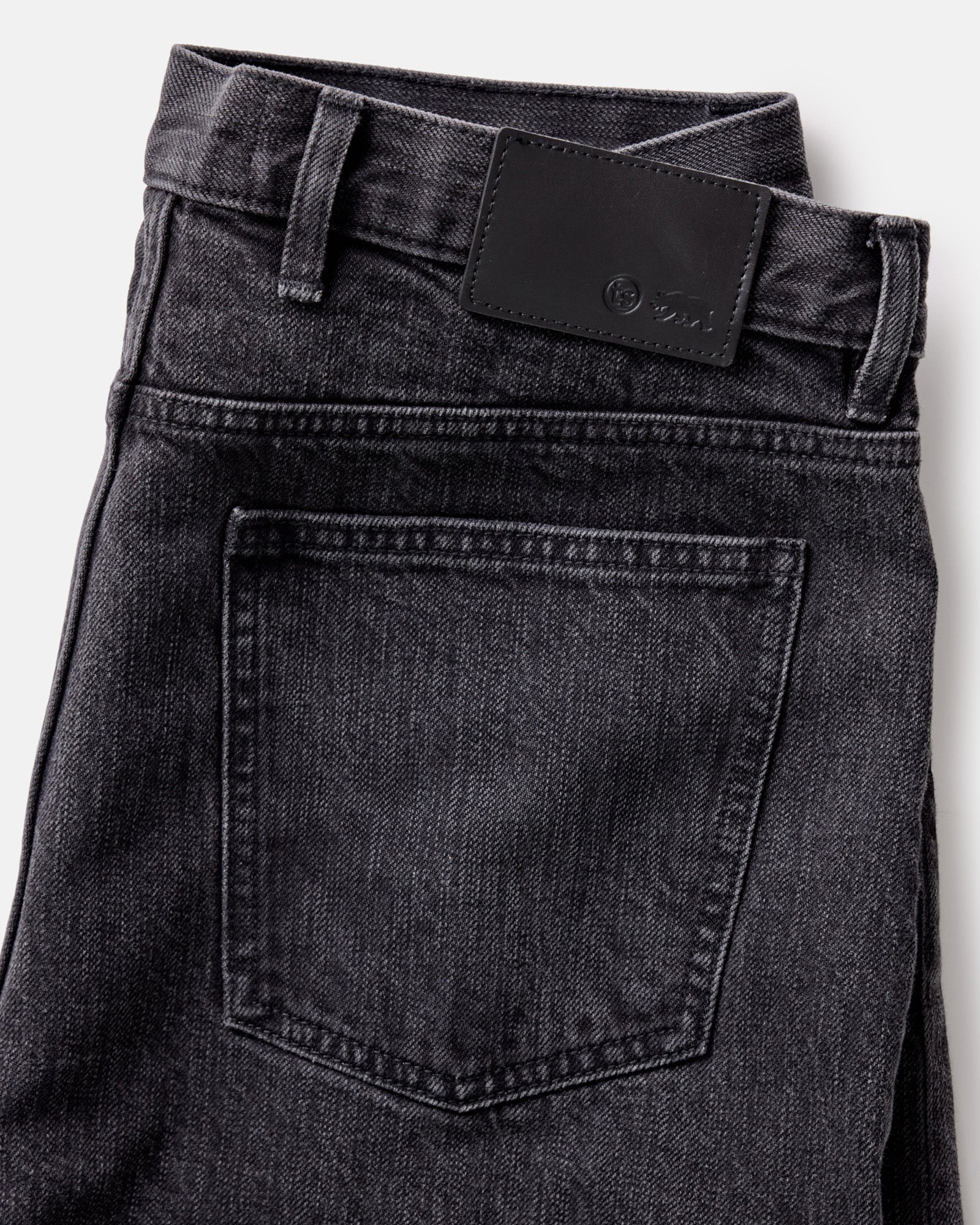 The Slim Jean in Washed Black Organic Slub Selvedge - Image 7