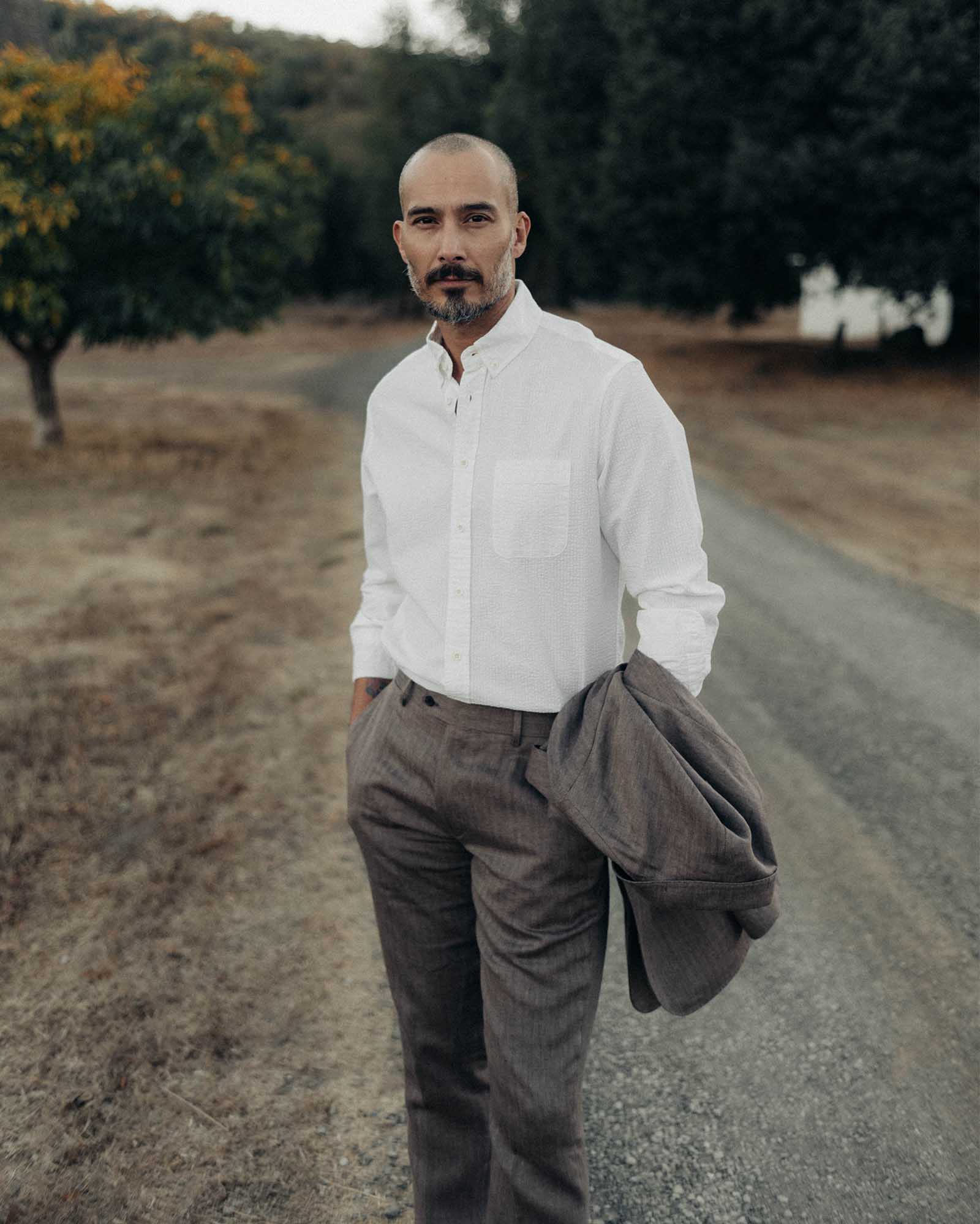 The Stevens Trouser in Coffee Linen Herringbone - Image 4