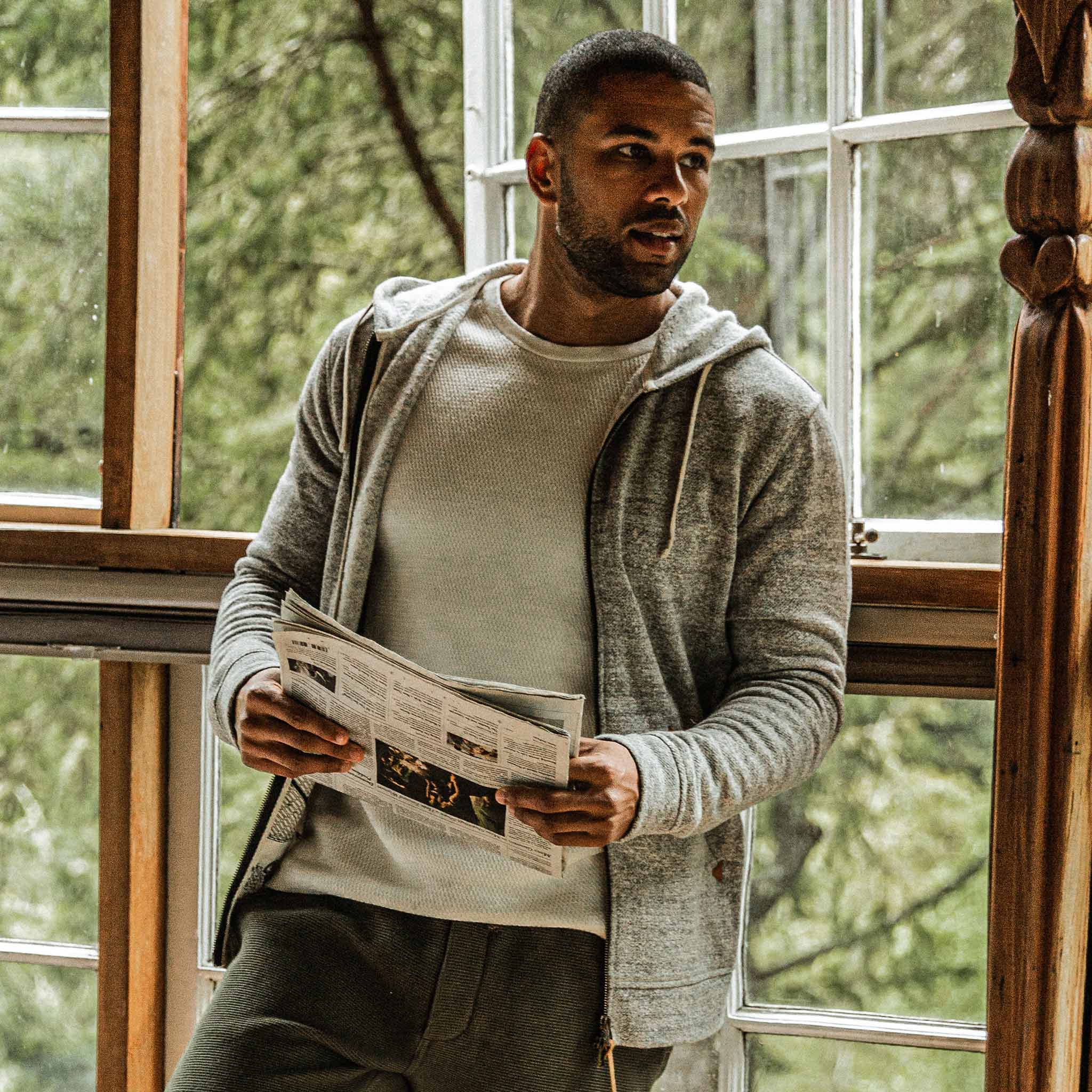 The Après Hoodie in Heather Grey - Image 2