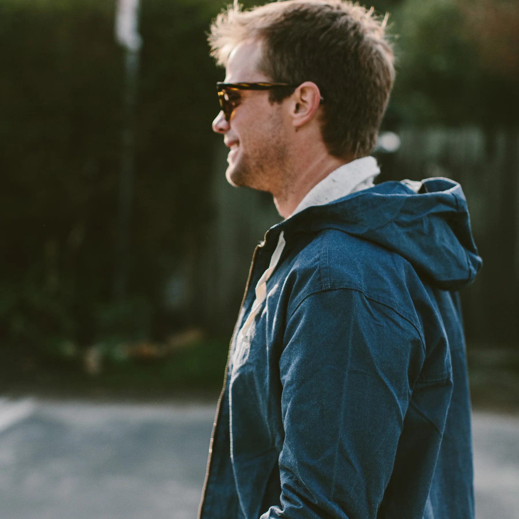 The Beach Jacket in Indigo Chambray - Image 4