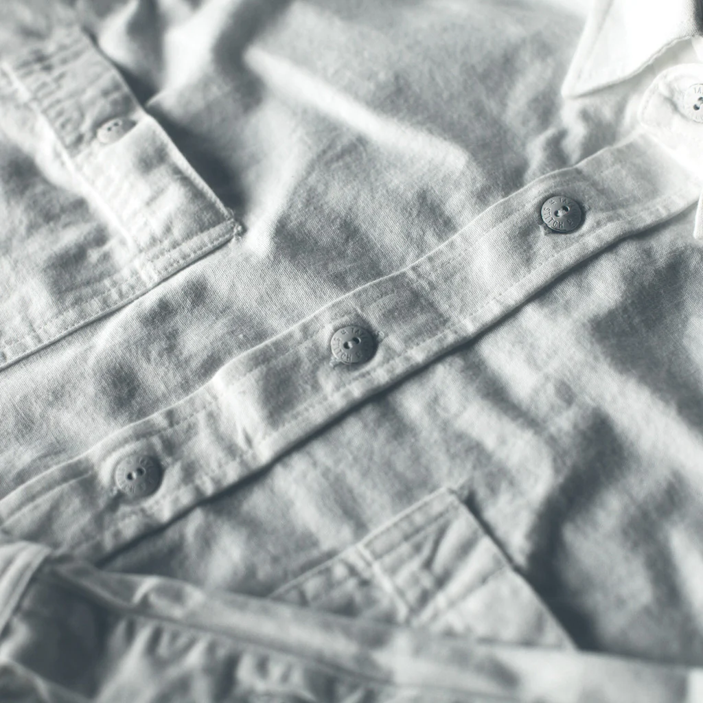 The California in White Everyday Chambray - Image 5