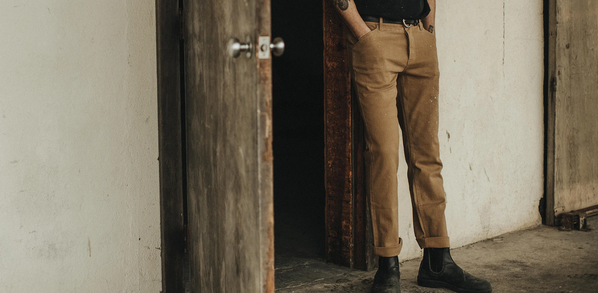 The Camp Pant in British Khaki Boss Duck - Image 15