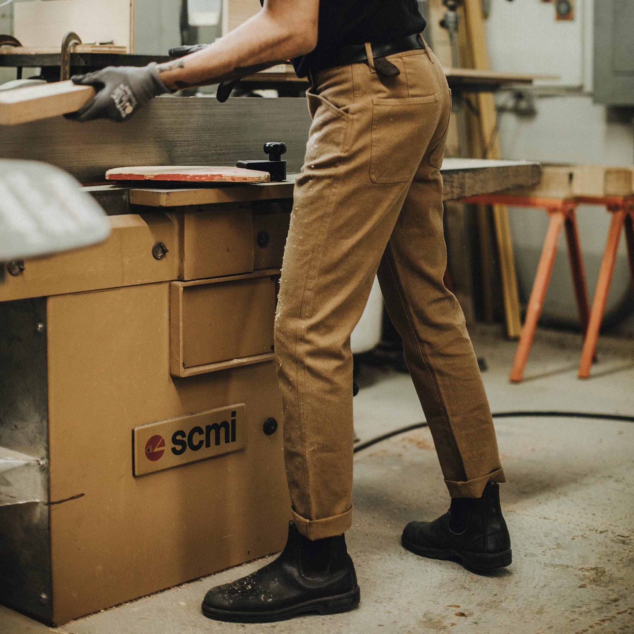 The Camp Pant in British Khaki Boss Duck - Image 7
