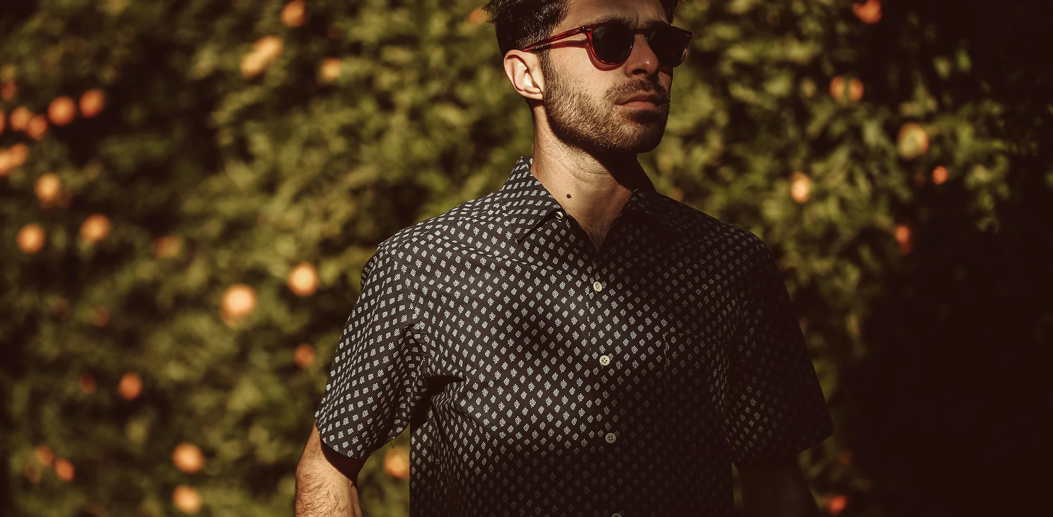 The Short Sleeve Hawthorne in Navy Floral - Image 7