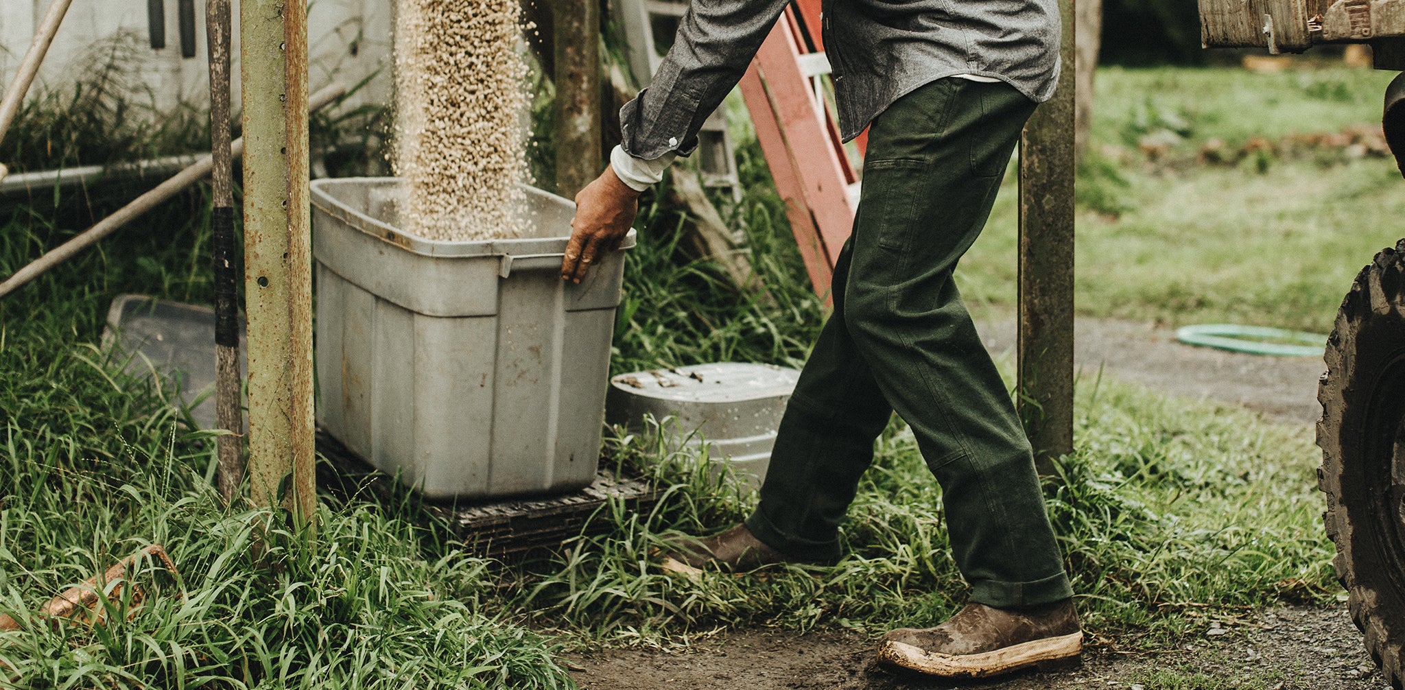 The Chore Pant in Dark Olive Boss Duck - Image 16