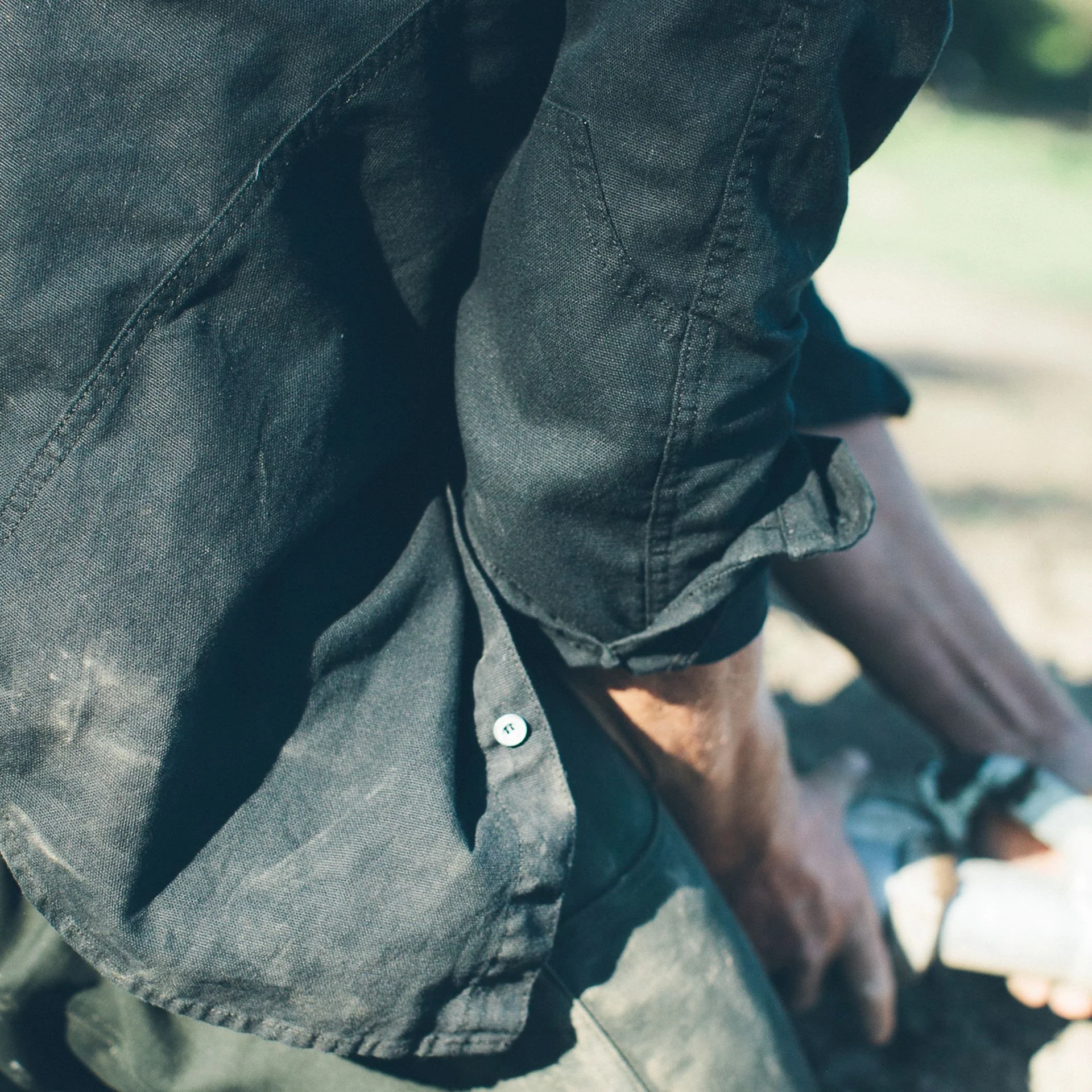 The Chore Shirt in Coal - Image 4