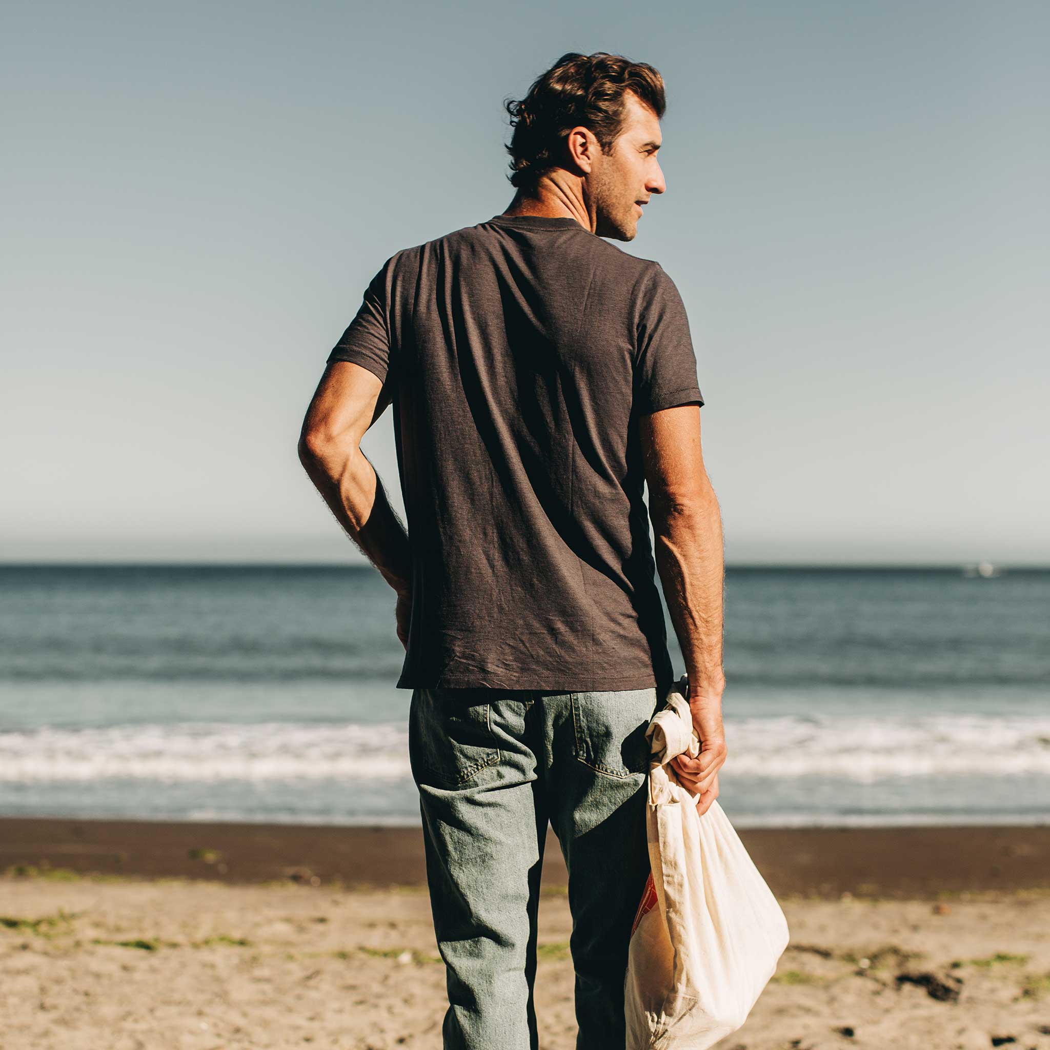 The Cotton Hemp Tee in Charcoal - Image 6