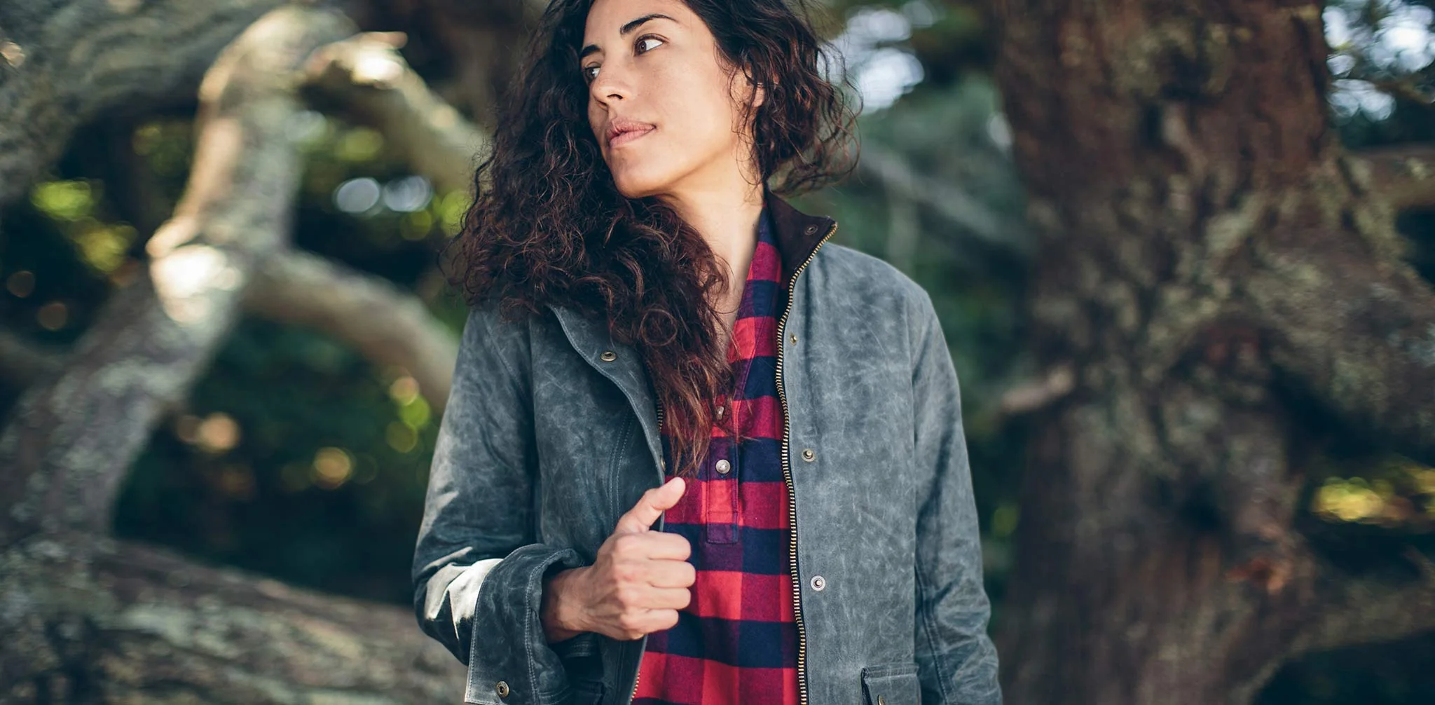 The Field Jacket in Dark Olive Beeswaxed Canvas - Image 10