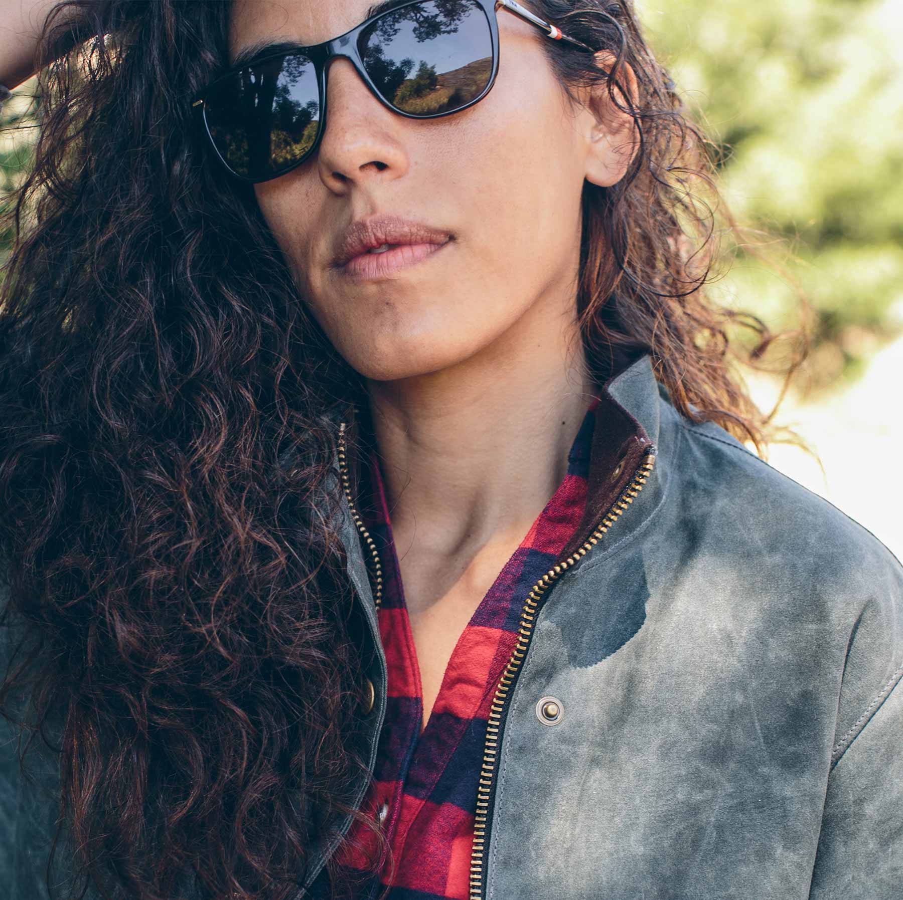 The Field Jacket in Dark Olive Beeswaxed Canvas - Image 5