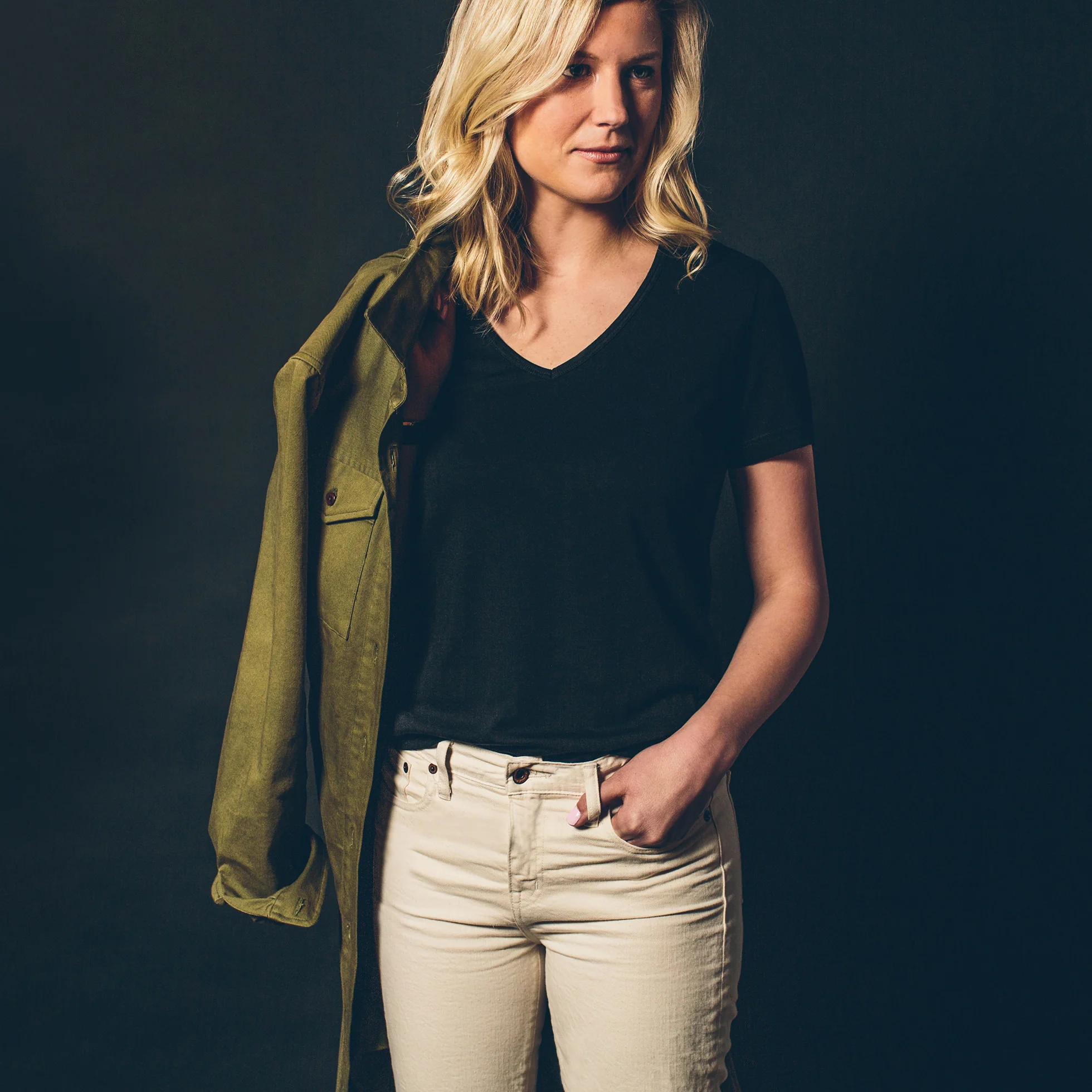 The Elle V-Neck Tee in Noir - Image 2