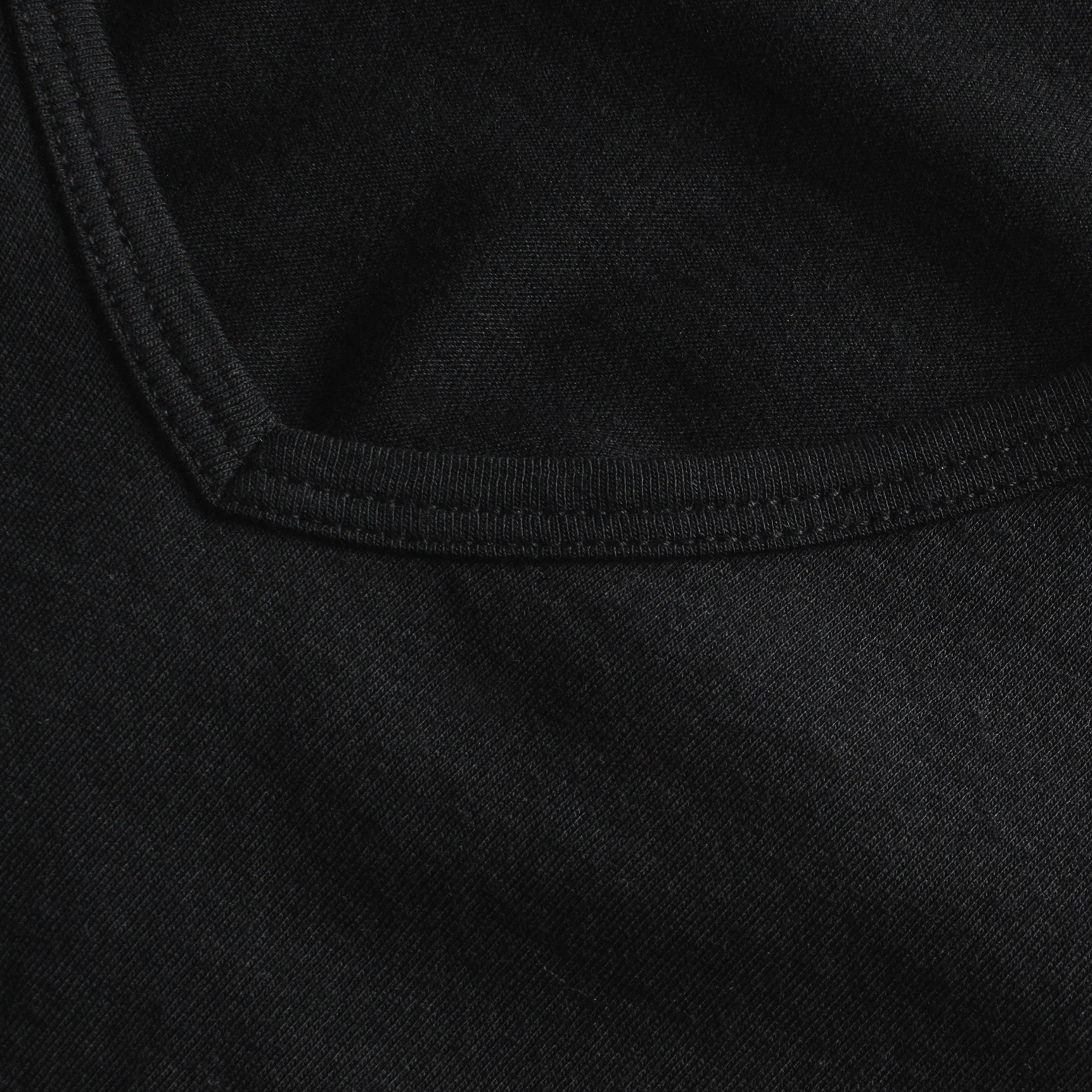 The Elle V-Neck Tee in Noir - Image 4