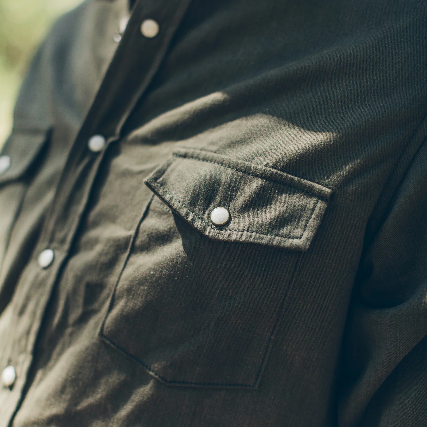 The Glacier Shirt in Olive Twill - Image 6