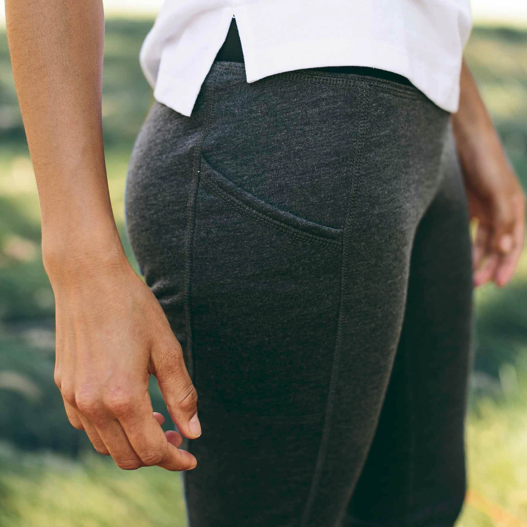 The Harper Legging in Indigo Melange Fleece - Image 3