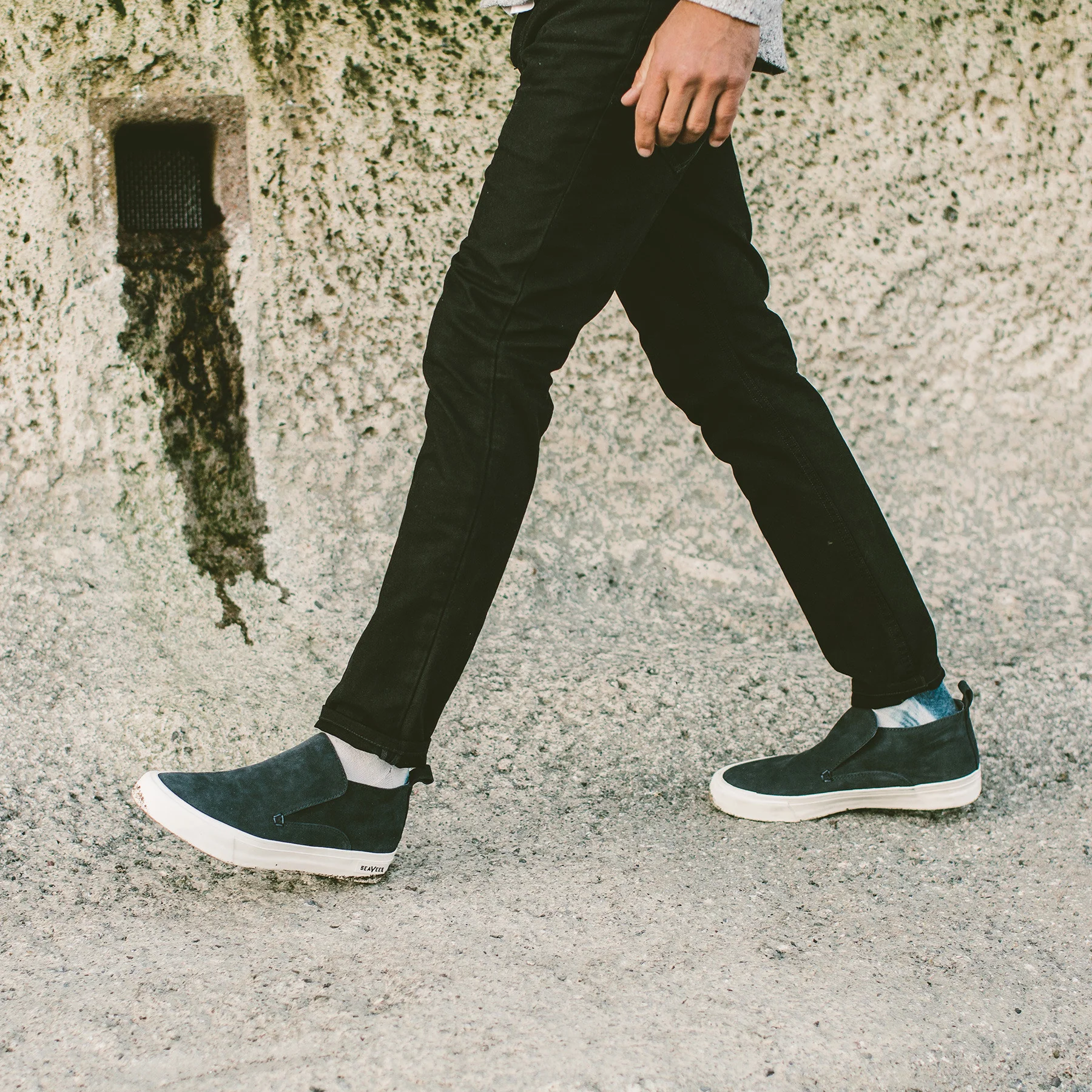 The Huntington Middie in Navy - Image 2