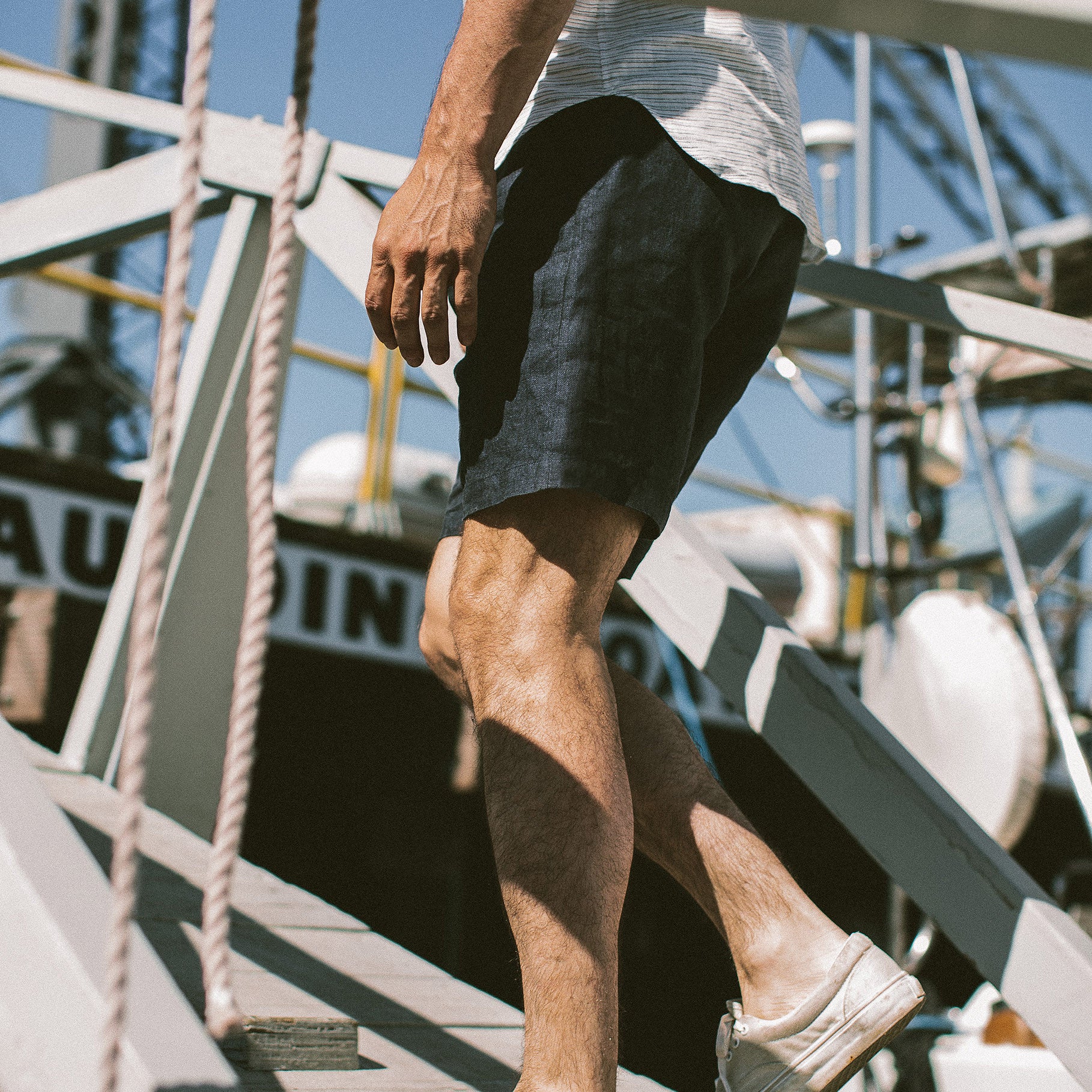 The Maritime Short in Navy Linen Herringbone - Image 3