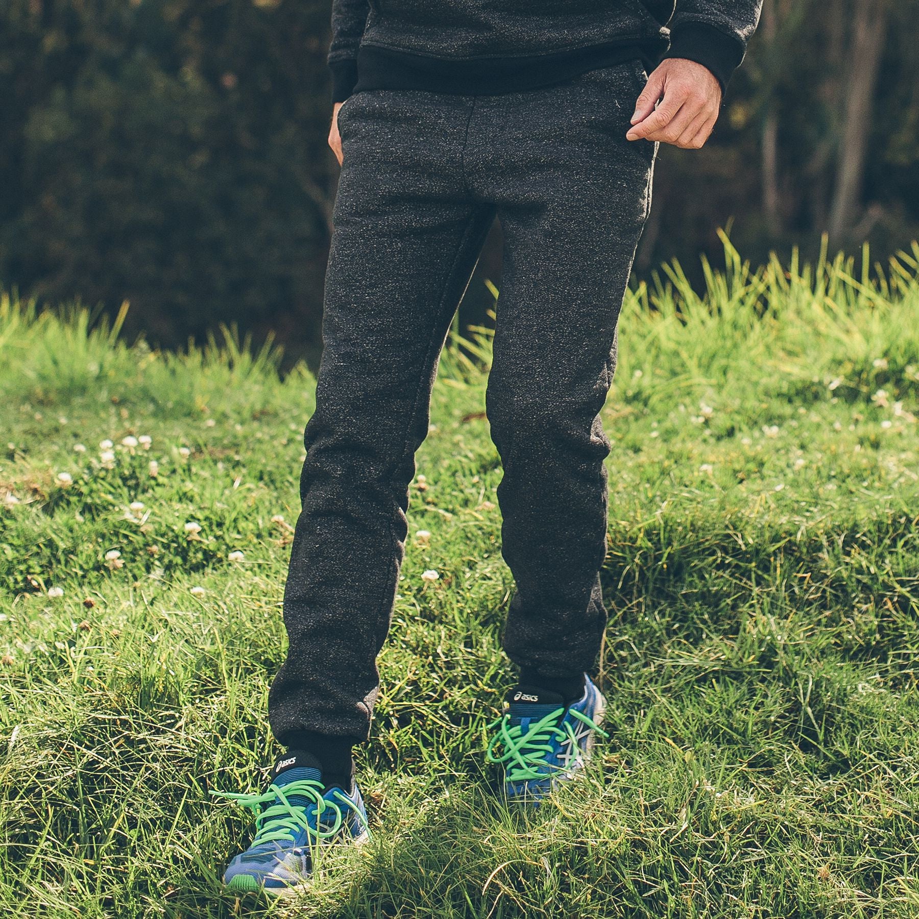 The Men's Apres Sweatpant in Salt and Pepper Fleece - Image 5