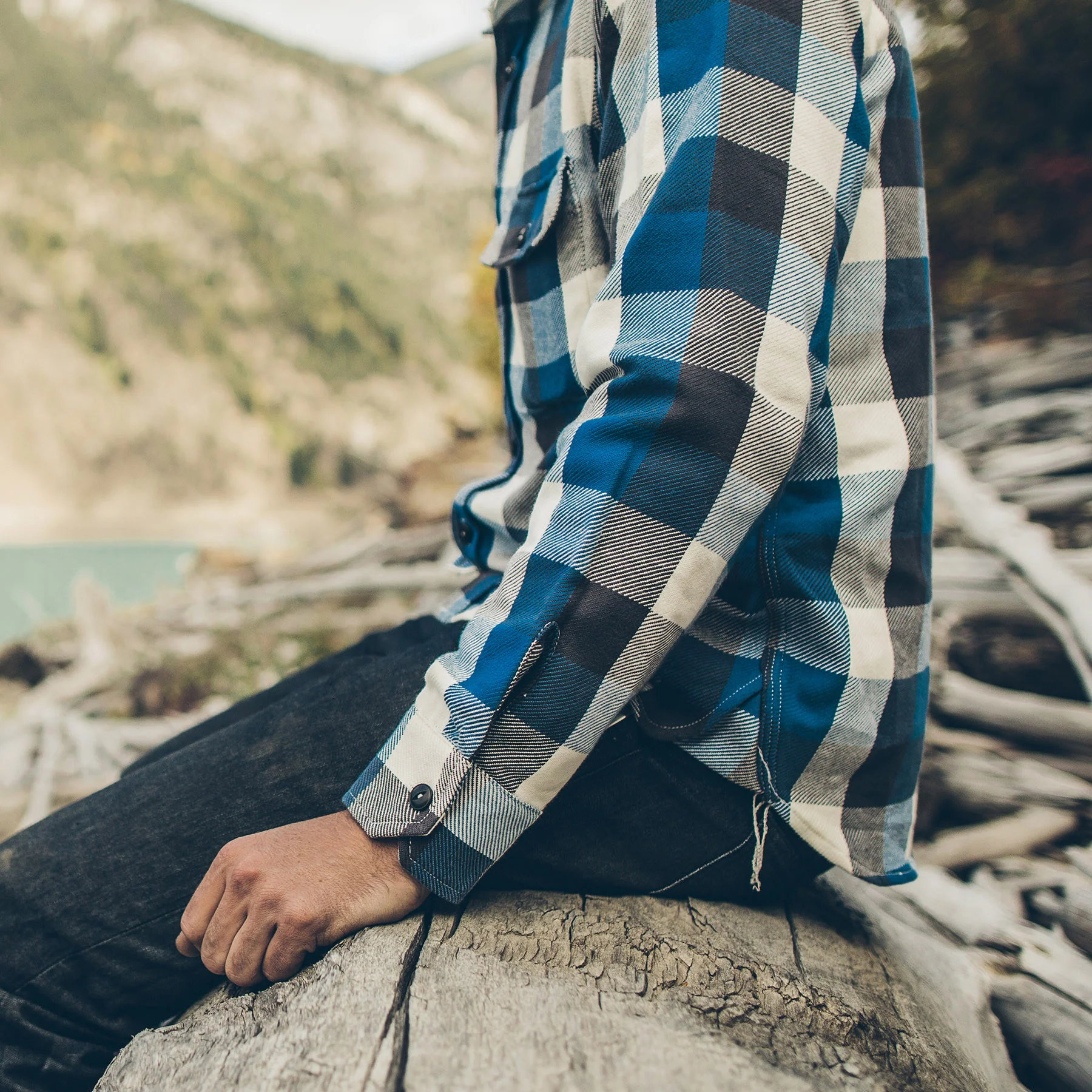 The Moto Utility Shirt in Blue Buffalo Plaid - Image 4
