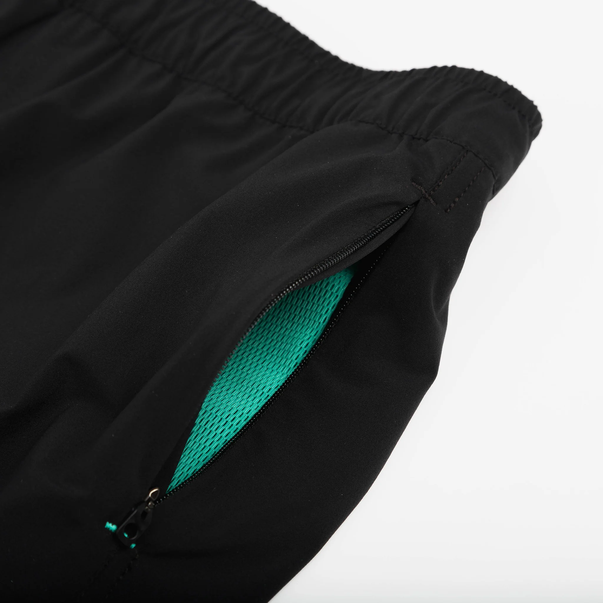 The Myles Momentum Short in Charcoal - Image 7
