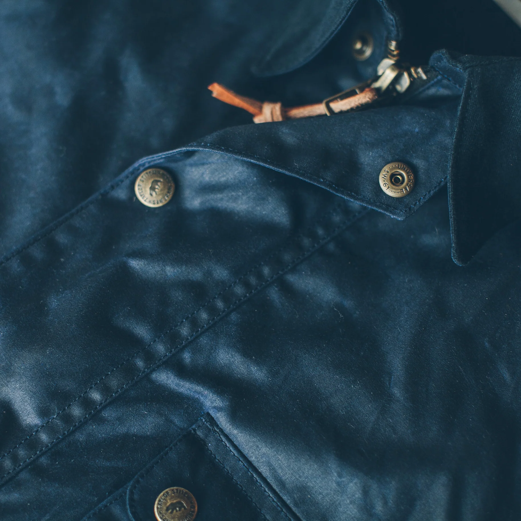 The Rover Jacket in Navy Waxed Cotton - Image 6
