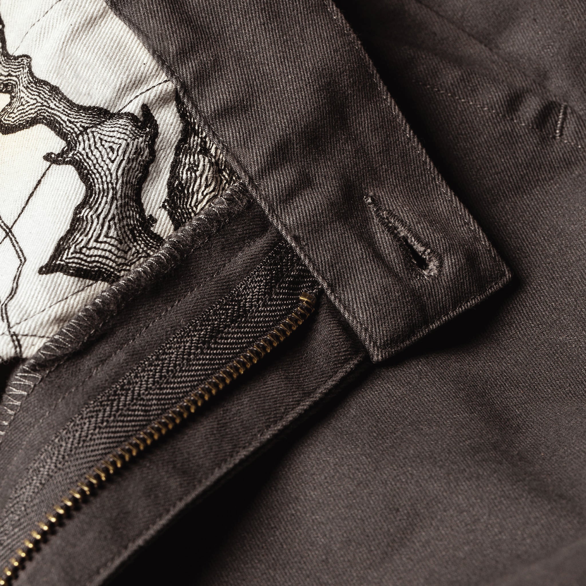 The Slim Chino in Organic Ash - Image 4