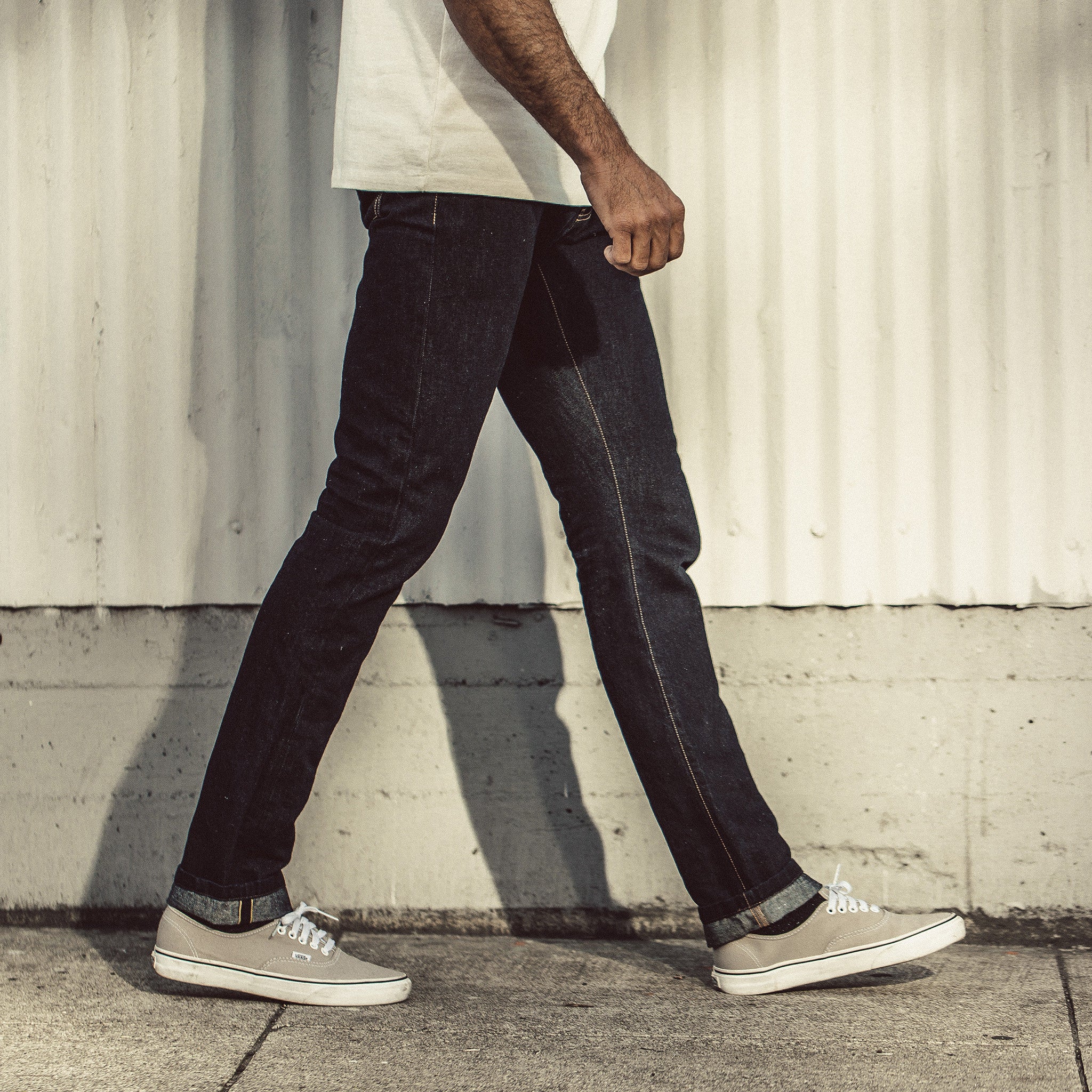The Slim Jean in Sol Selvage - Image 3