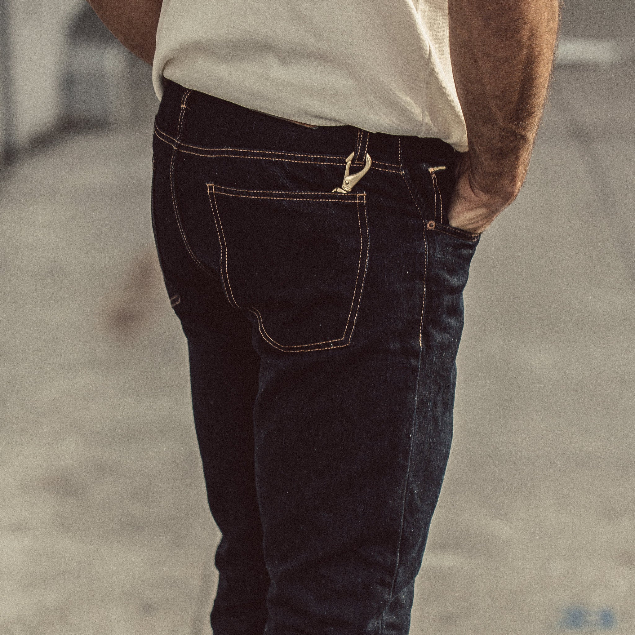 The Slim Jean in Sol Selvage - Image 5