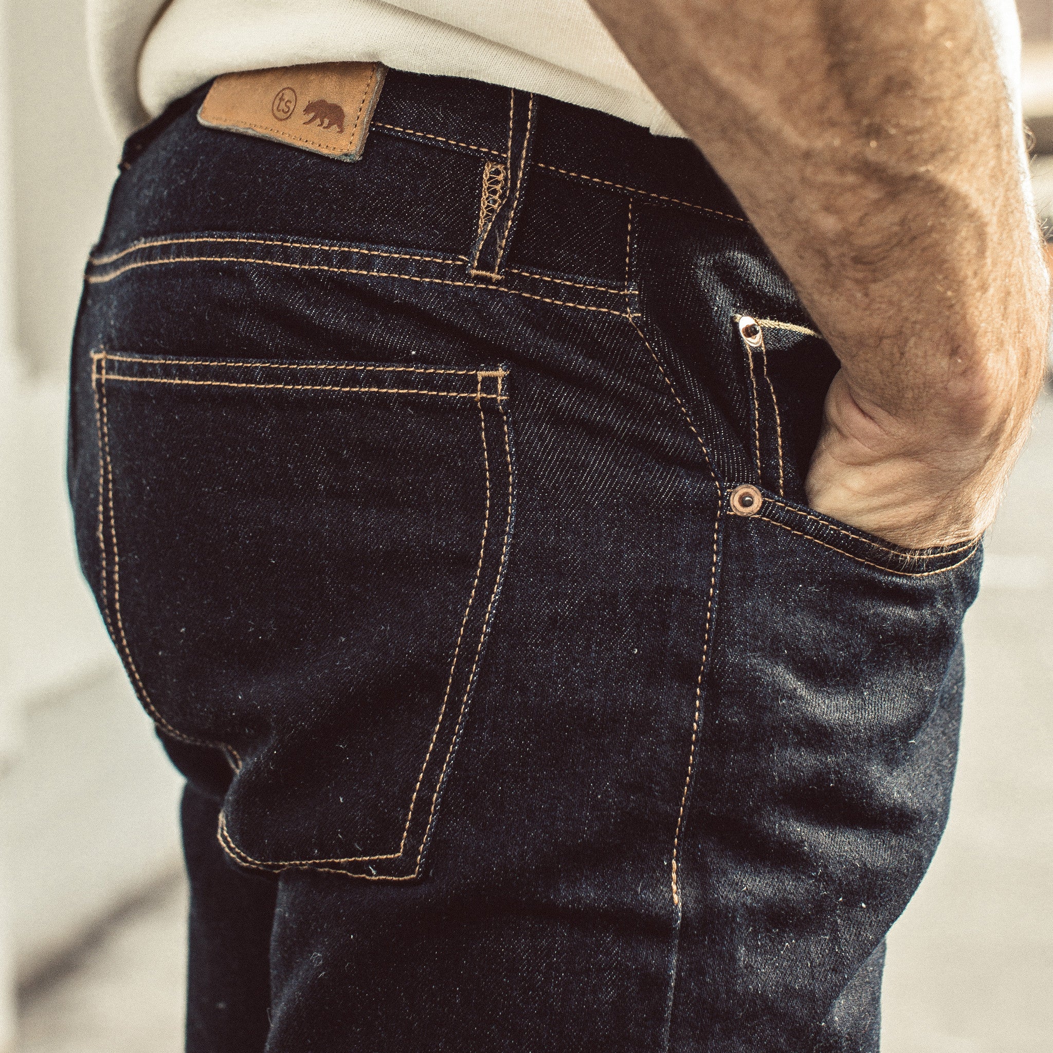 The Slim Jean in Sol Selvage - Image 8