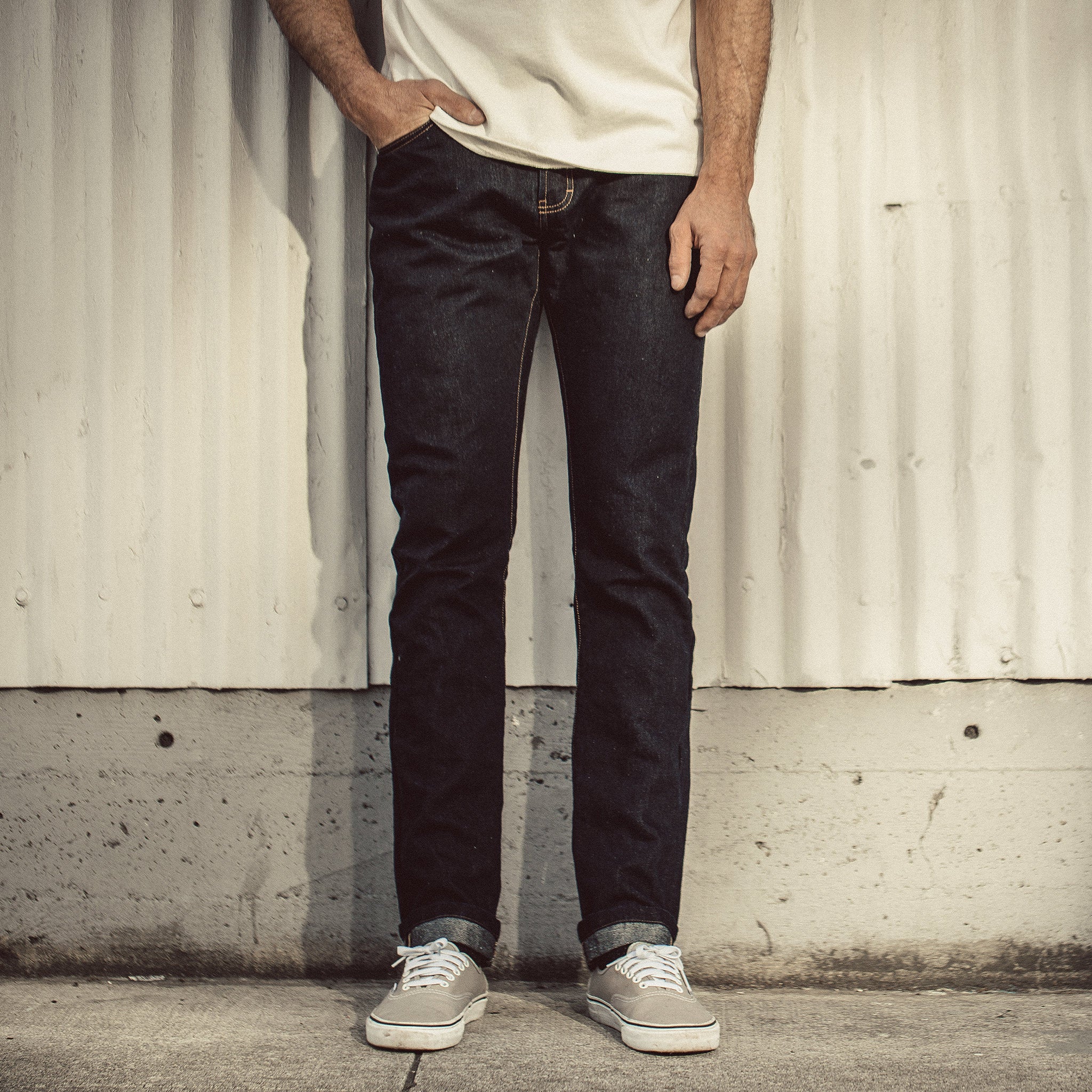 The Slim Jean in Sol Selvage - Image 9