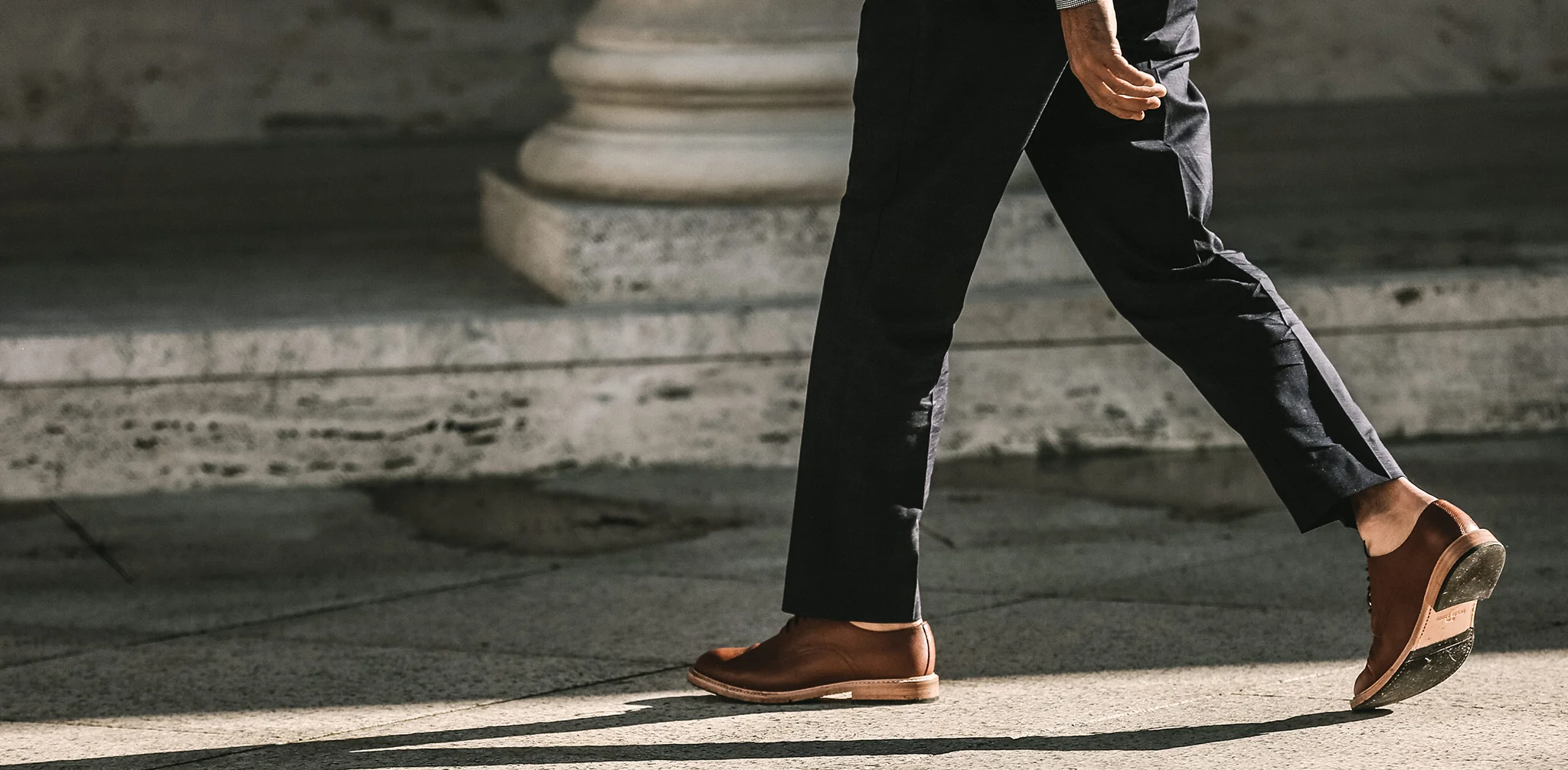 The Telegraph Trouser in Navy Slub - Image 9