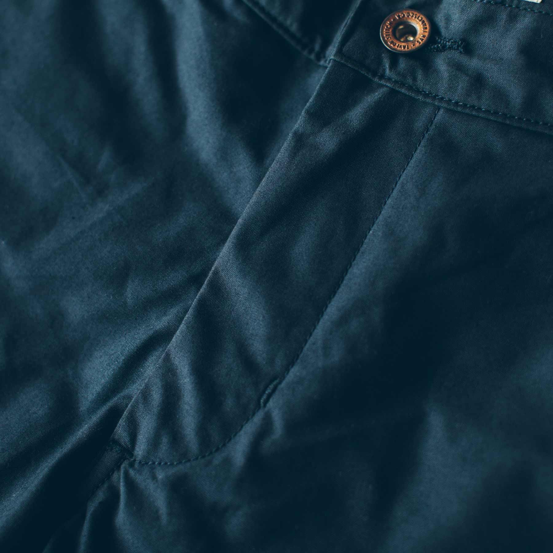 The Travel Chino in Navy - Image 6
