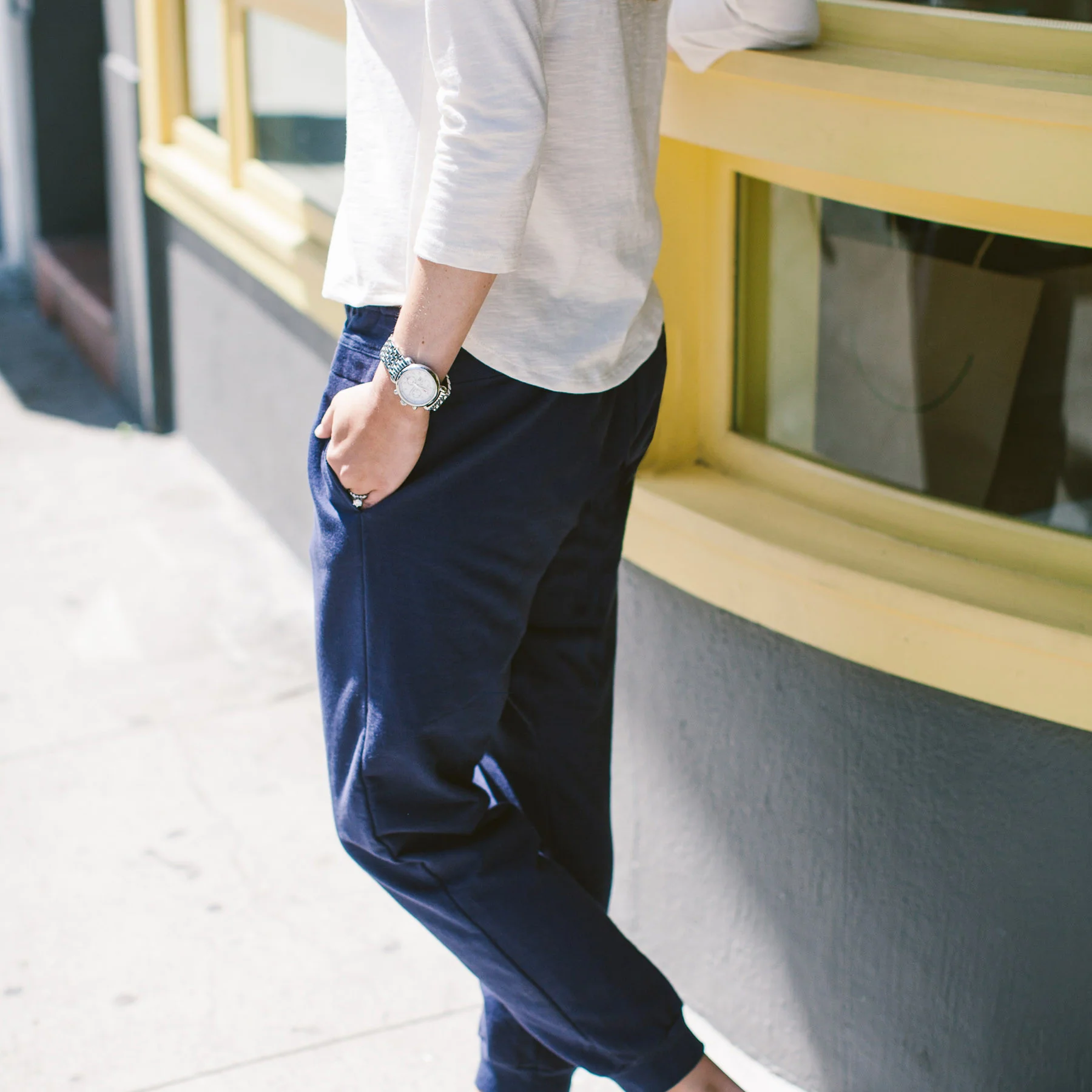 The Weekend Pant in Navy - Image 5