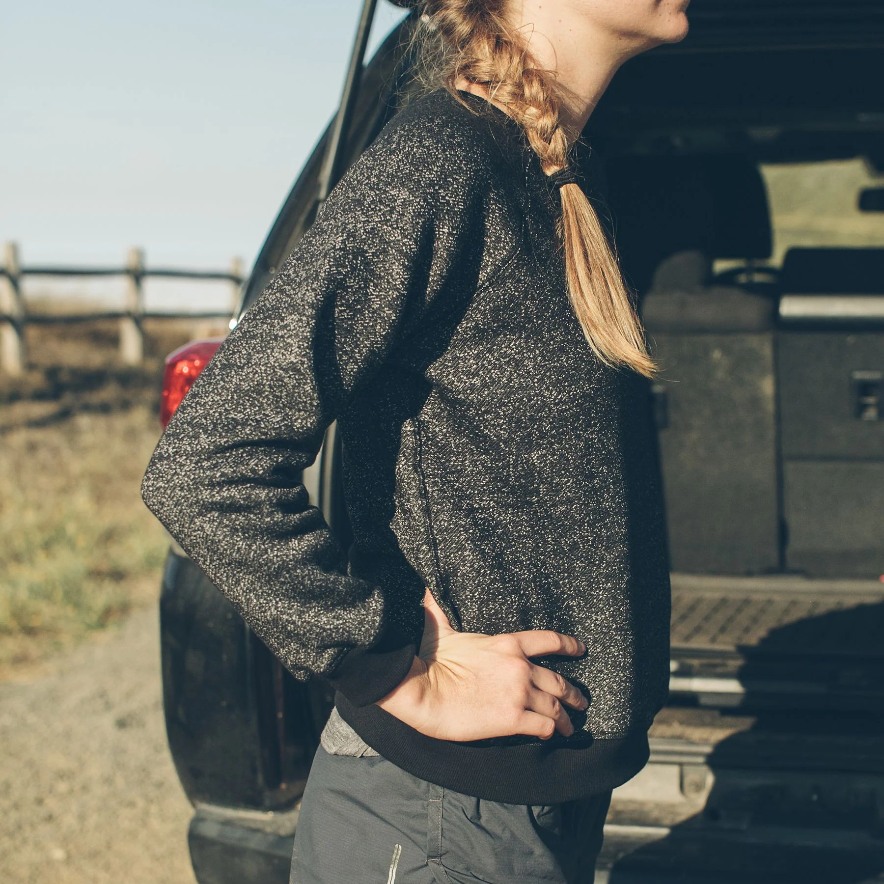 The Women's Apres Crewneck in Salt and Pepper Fleece - Image 5