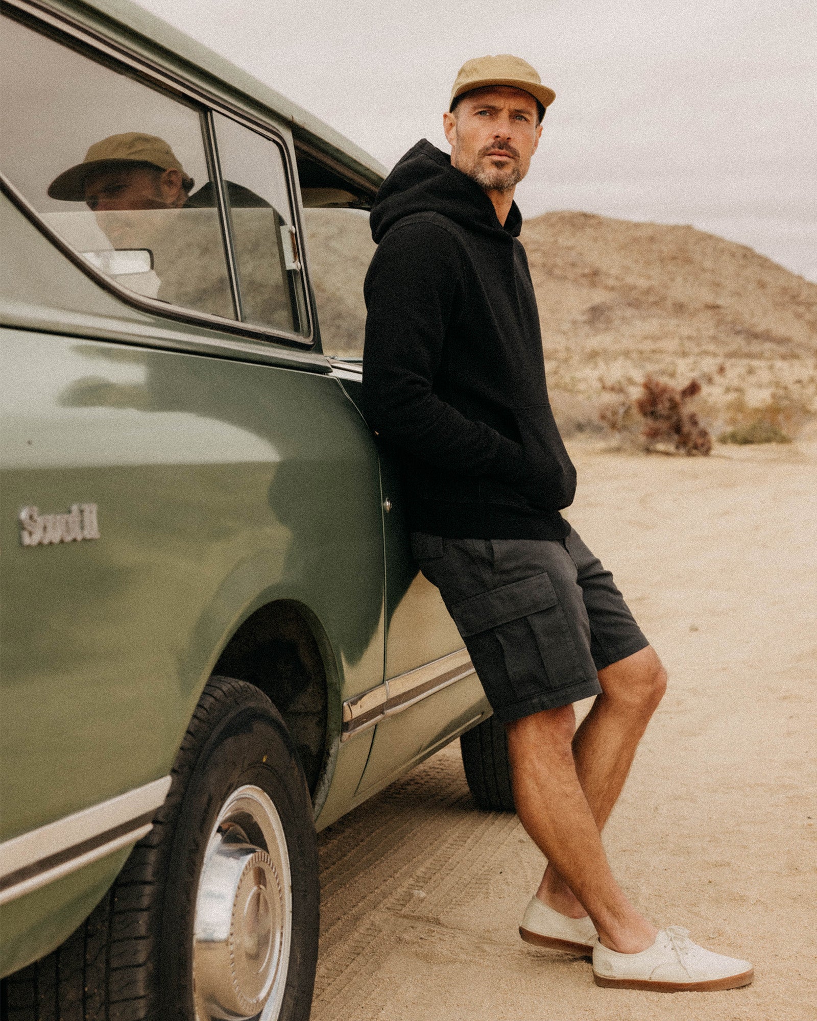 The Tommie Short in Faded Black Broken Twill - Image 2