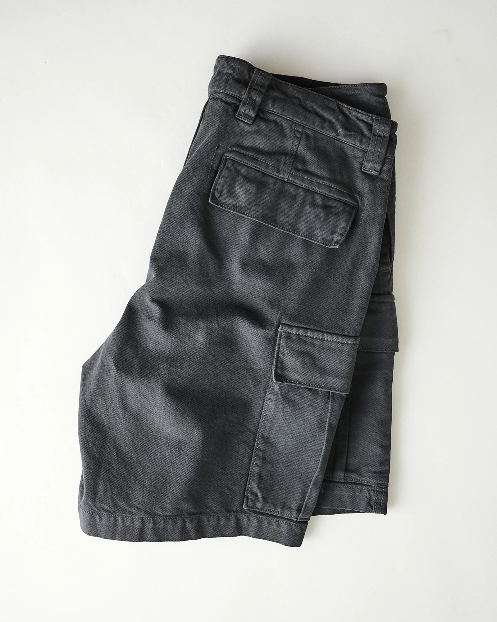 The Tommie Short in Faded Black Broken Twill - Image 6
