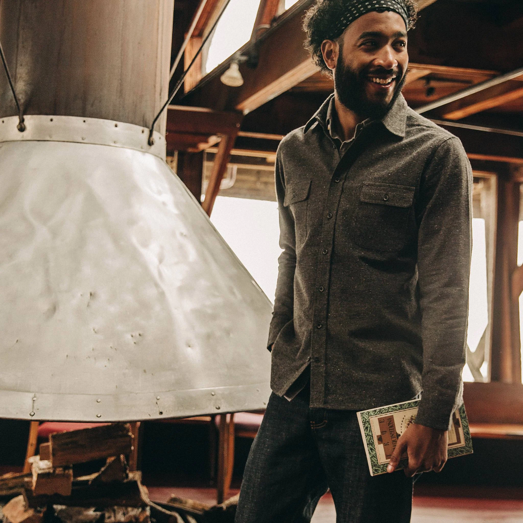 The Yosemite Shirt in Charcoal Donegal - Image 2